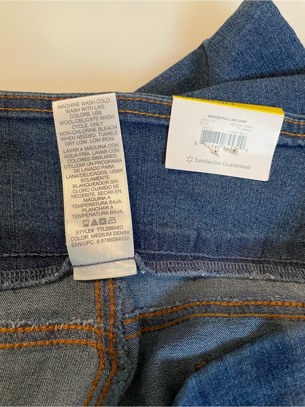 Time and Tru pull on capri jeans - Picture 3 of 5